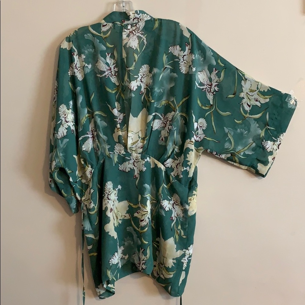 New Floral kimono - Picture 4 of 5